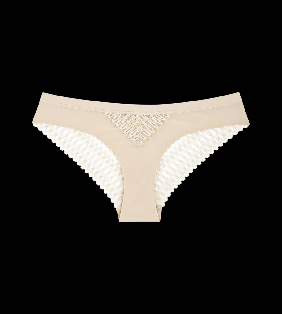 String, Brazilian|Seamless>Triumph AURA SPOTLIGHT CreamyDream
