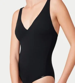 Swimsuits><noscript><img width=