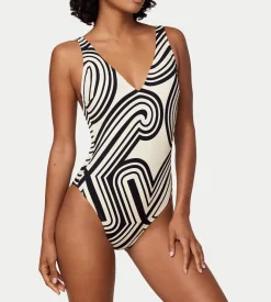 Swimsuits><noscript><img width=