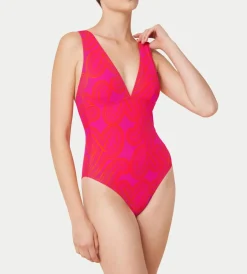 Swimsuits><noscript><img width=