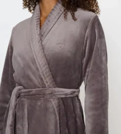Robes><noscript><img width=