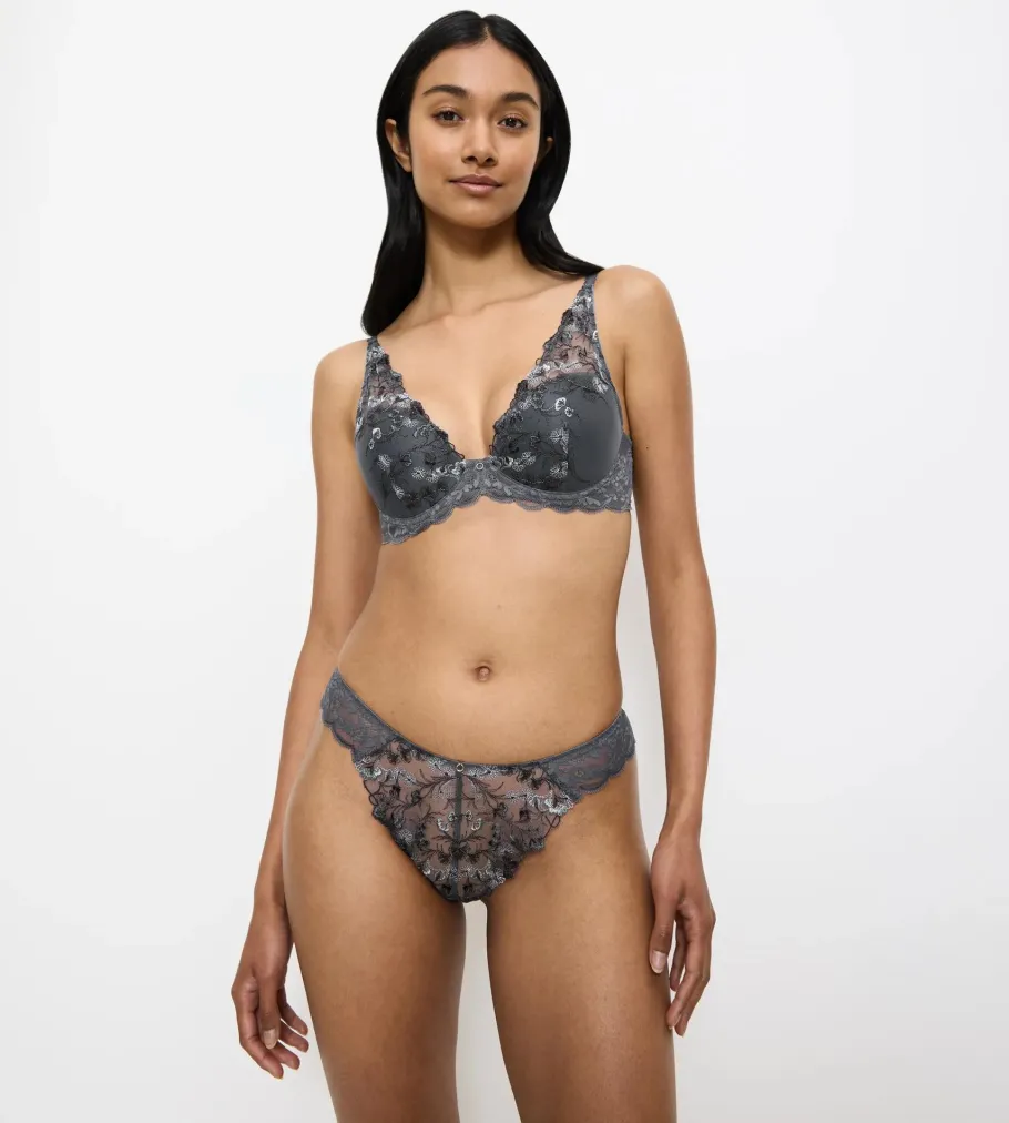 String, Brazilian>Triumph SENSUAL SPOTLIGHT PebbleGrey