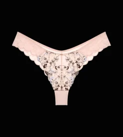 String, Brazilian>Triumph SENSUAL SPOTLIGHT FoundationNude