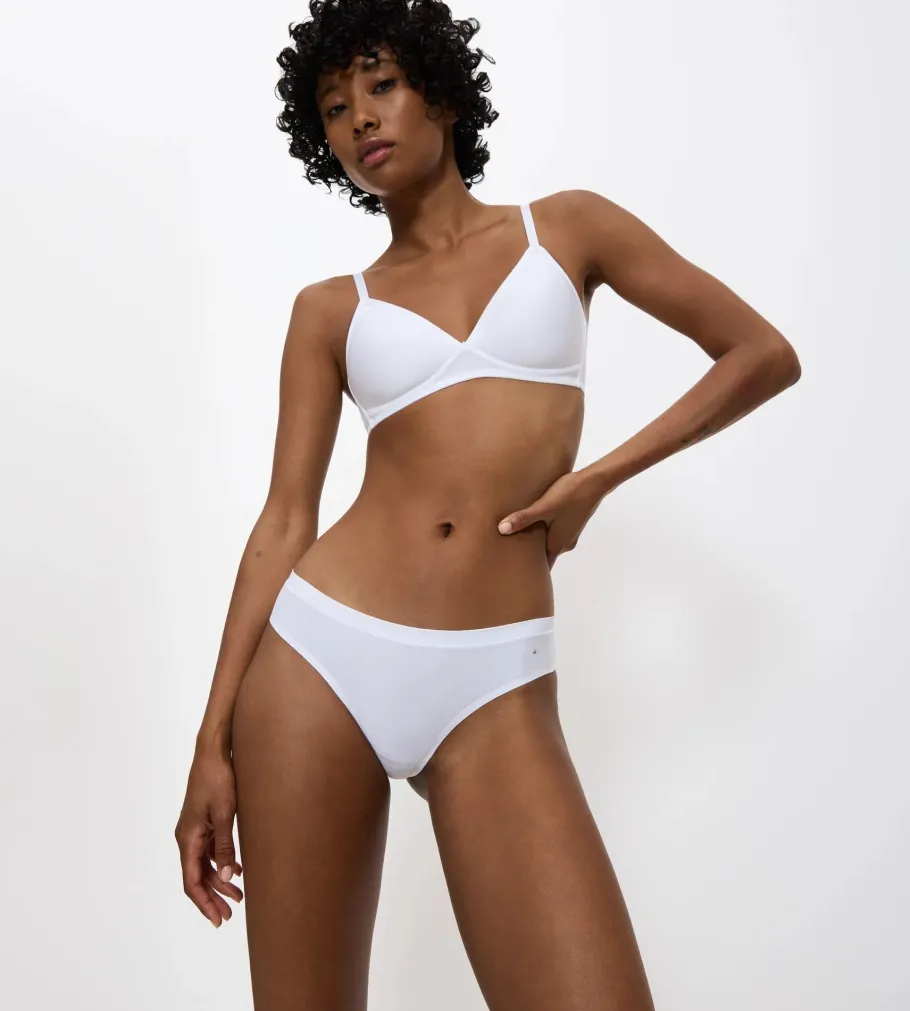 String, Brazilian>Triumph SMART MICRO White