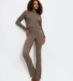 Trousers><noscript><img width=
