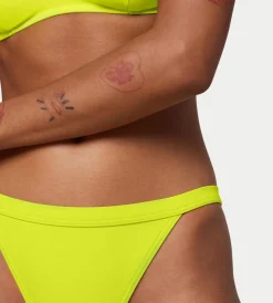 Bikinis><noscript><img width=