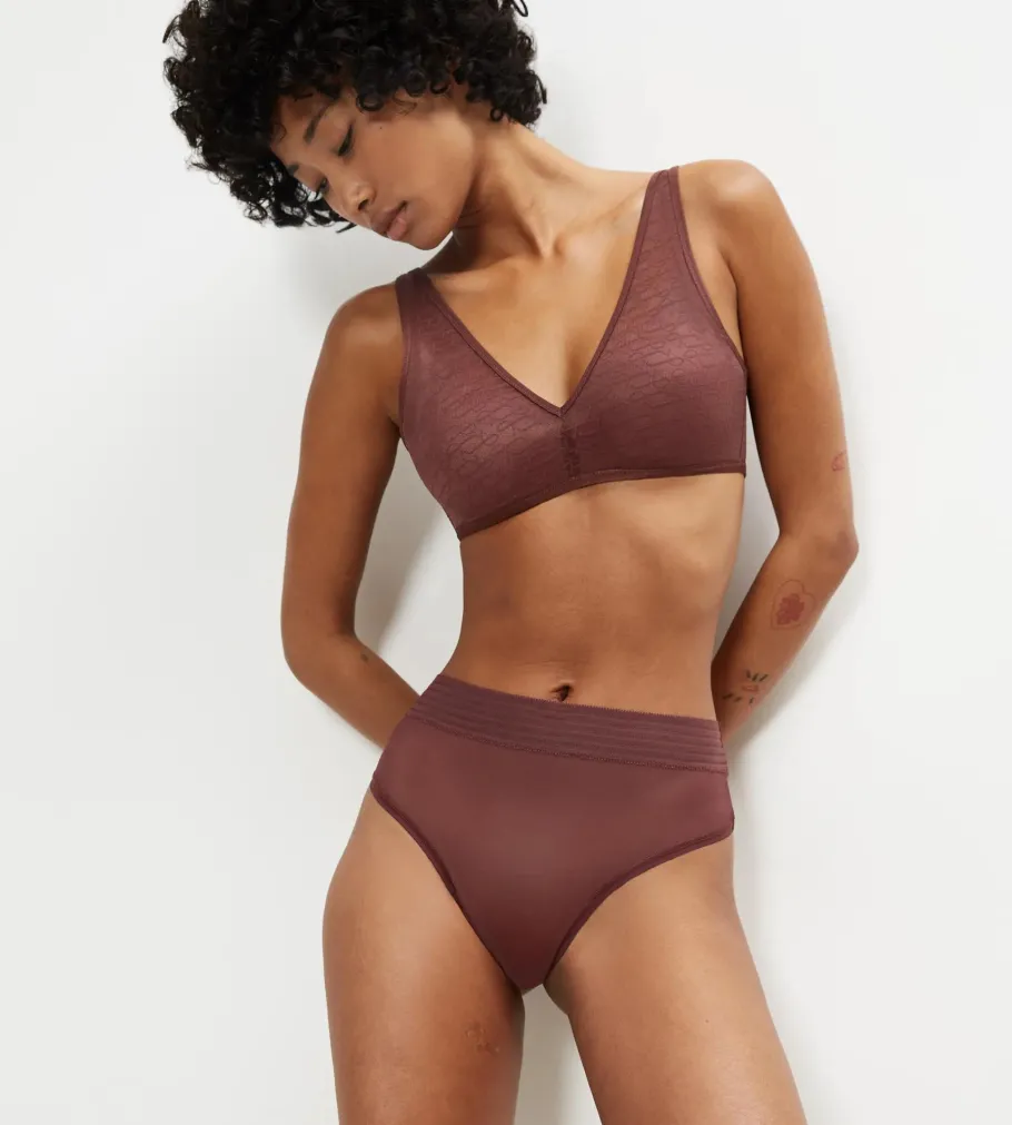 String, Brazilian|Seamless>Triumph TEMPTING SHEER Decadentchocolate