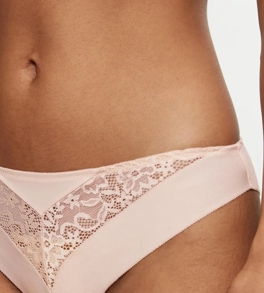 String, Brazilian>Triumph VIVID SPOTLIGHT CameoBeige